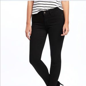 Mid-Rise🖤Black Rockstar Super Skinny Jeans